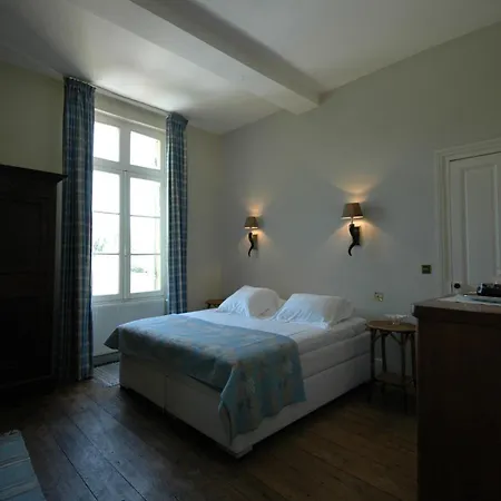 Oda ve Kahvaltı Chateau Le Tour - D'hotes 3*