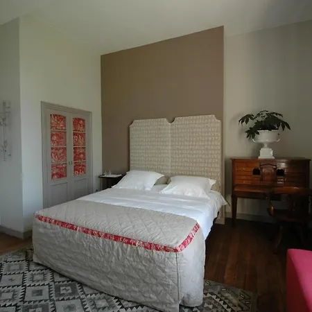 Chateau Le Tour - D'hotes Oda ve Kahvaltı 3*