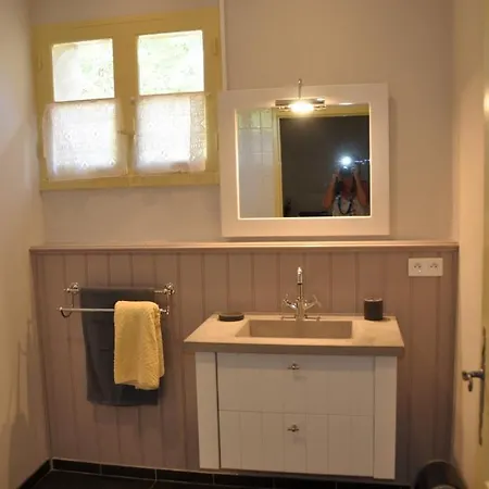 Chateau Le Tour - D'hotes Oda ve Kahvaltı 3*