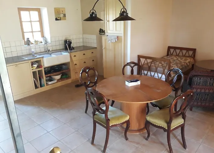 Chateau Le Tour - D'hotes Bed and Breakfast